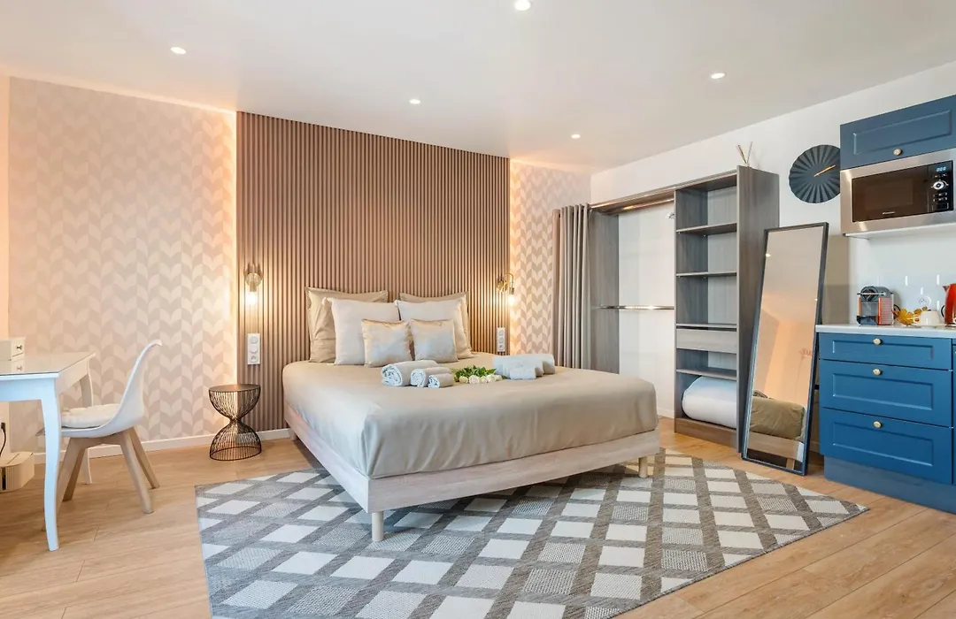 Elegant Jacuzzi Loft In Central Massena-1