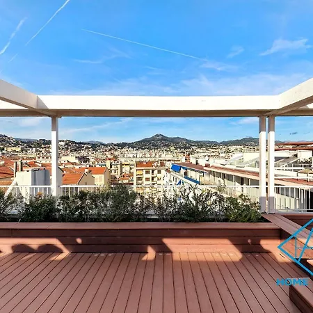 Royal Lux Spacious Seaside Pool-2