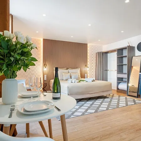 Elegant Jacuzzi Loft In Central Massena-2