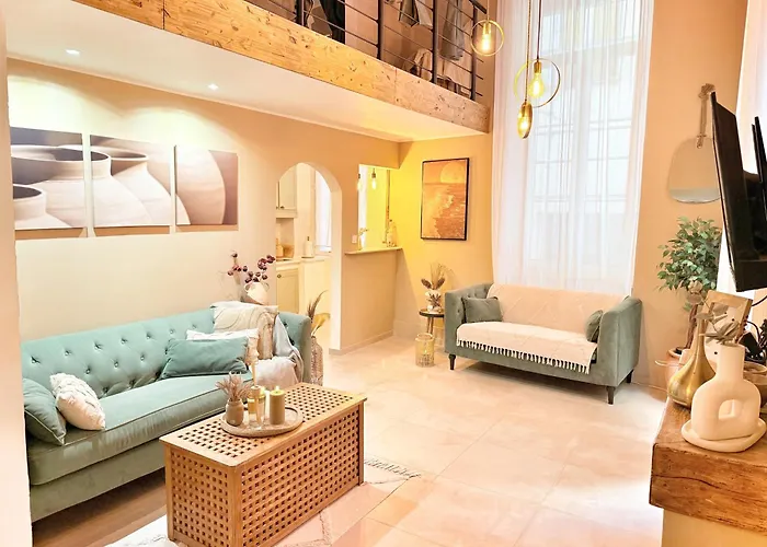 Spacious Loft, Duplex, Old Town, 3 Bedrooms - Easy Check-In Nizza