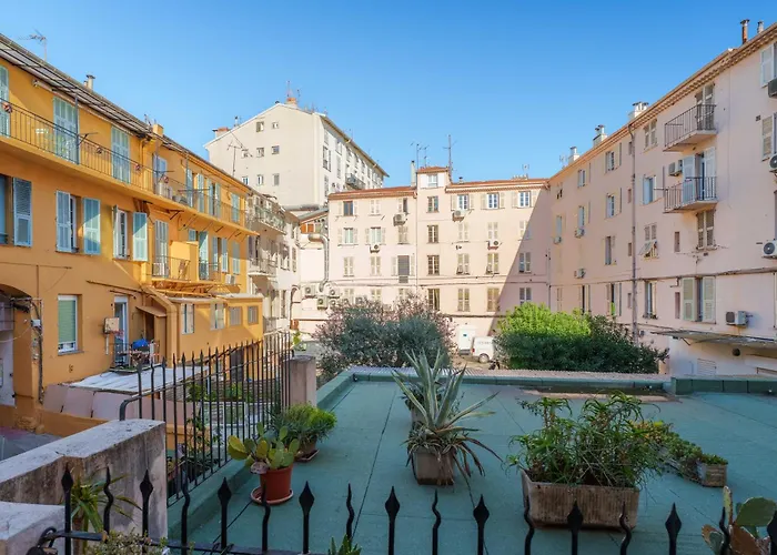 Elegant Jacuzzi Loft In Central Massena Nizza