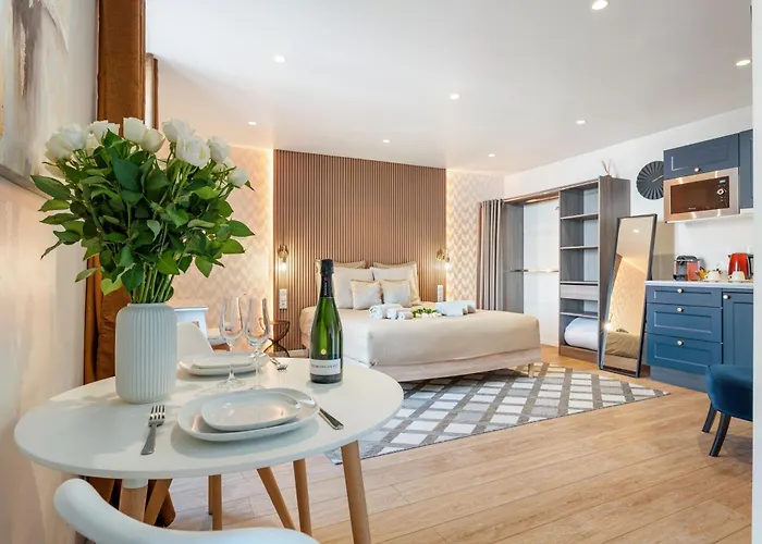 Elegant Jacuzzi Loft In Central Massena Nizza