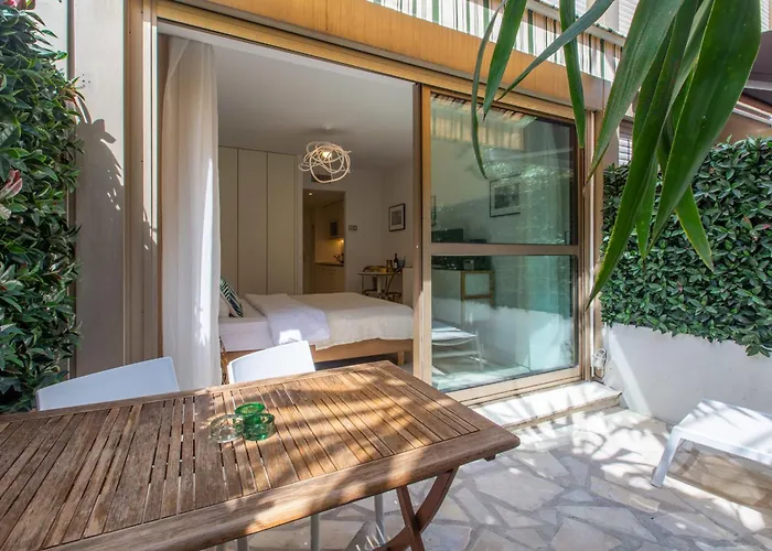 Centre Promenade Golden Square Terrace 1 Min Walk To The Beach Ac Nizza