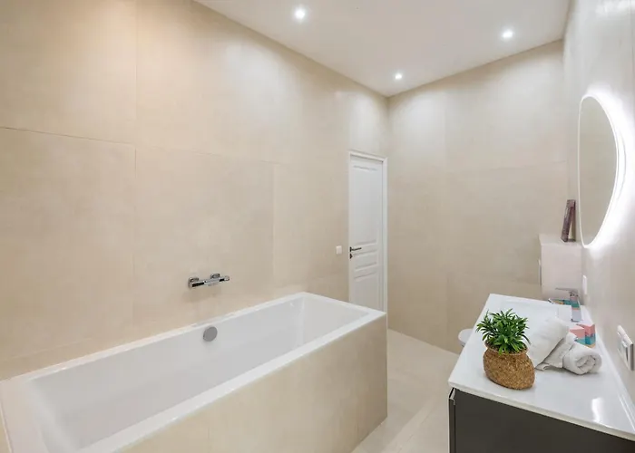 "Le Zen" By Enjoynice, Central Spacious Apartment With Airco, Beach At 10 Min
