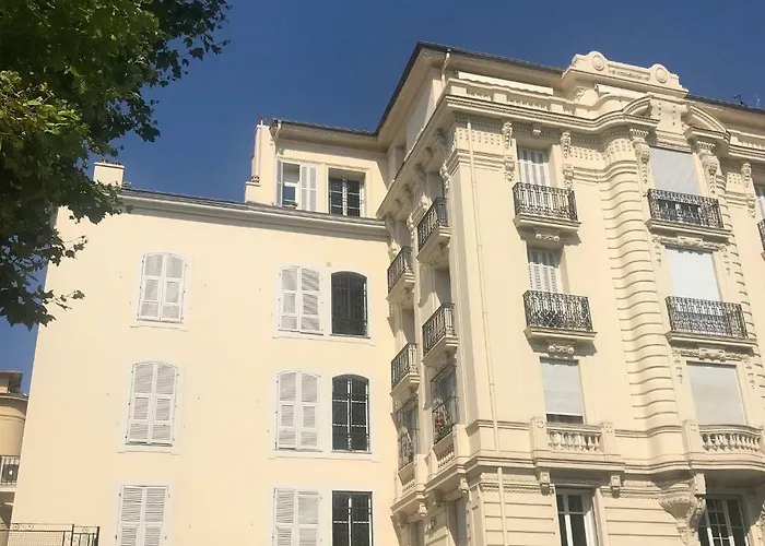 Nice Apartment Roses & Ivy, Rue Du Congres