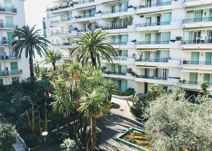 Nice Beach - Promenade Des Anglais